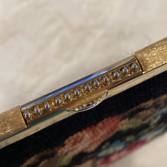 Large Vintage Embroidered Hand Bag With Kisslock - Picture 6 of 9